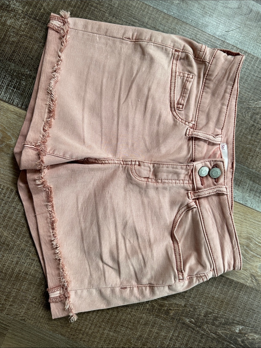 SO Blush Peach Frayed Hem Cropped Denim Shorts